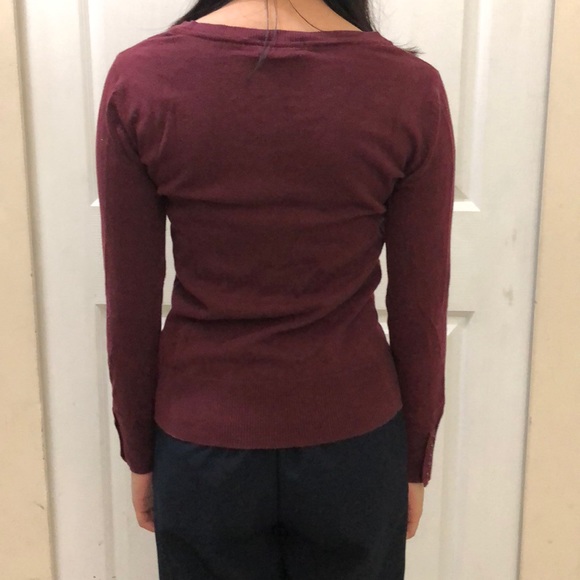 H&M Basics Maroon V-Neck Sweater - Picture 4 of 4
